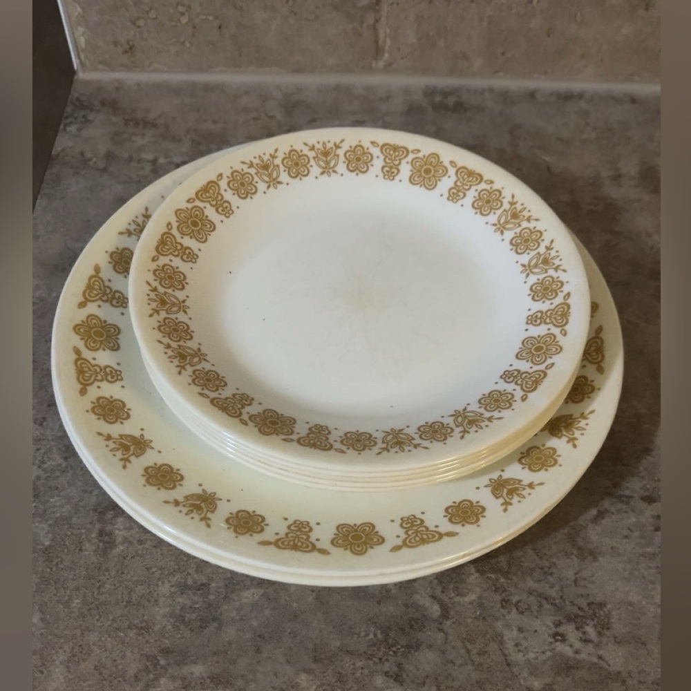 🤍Lot(Plates&Bowls) of Vintage Corelle Gold Floral Dishes 🤍 - Picture 1 of 11